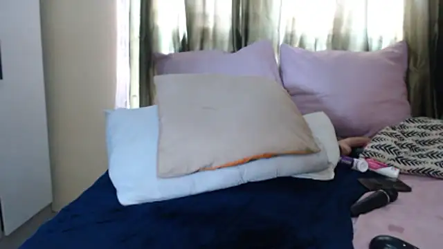 Foxybrownxx1 live sex cam