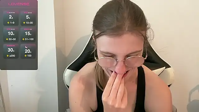 BustyKellyXXX live sex cam