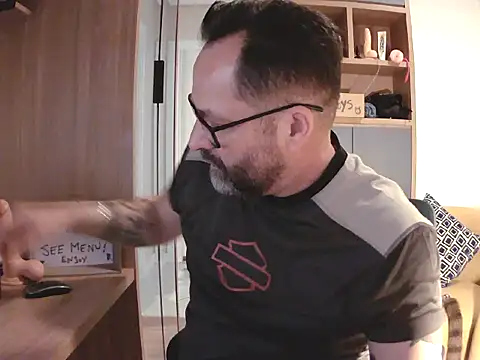 lorenzoDaddy live sex cam