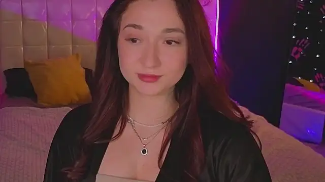 YasmineWest live sex cam