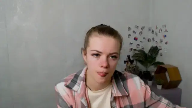 AliceFlirtt_ live sex cam