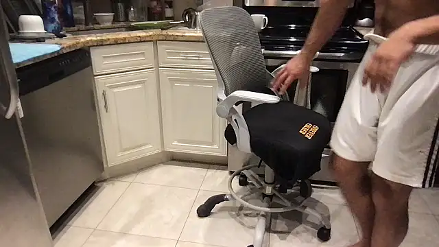 BigGuyMuscle live sex cam