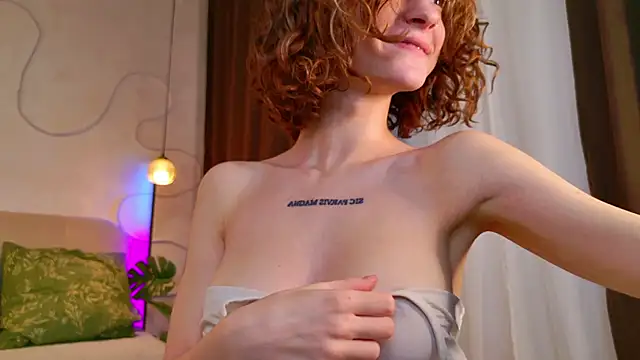 Curly_Moon live sex cam