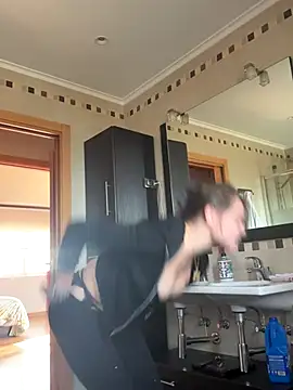 Wildmaca live sex cam