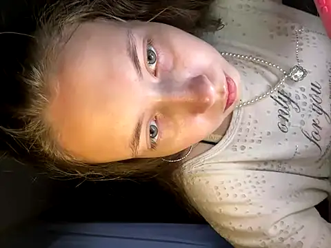 Holy_Poly live sex cam