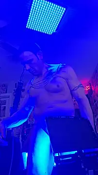 luvs2cumm69 live sex cam