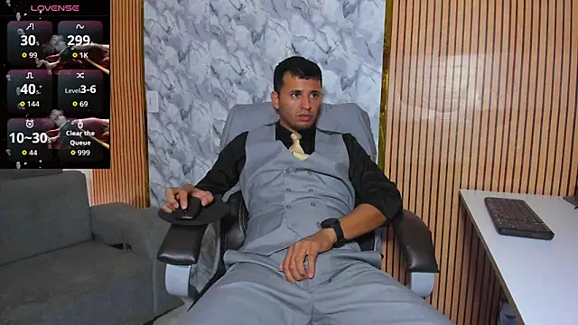 Hideintheoffice live sex cam