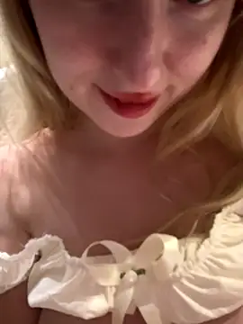 RonnieKiss live sex cam