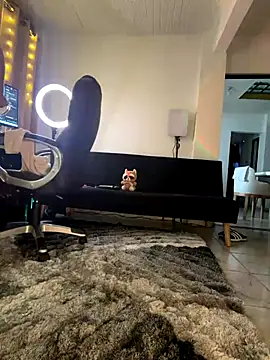 aly_golden_ live sex cam