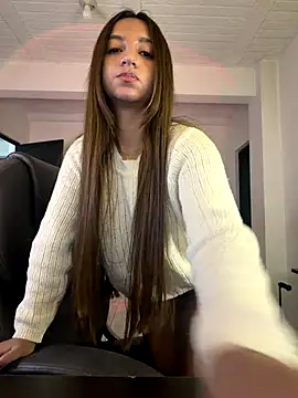 aly_golden_ live sex cam