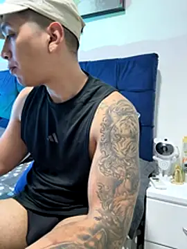 OliverWest04 live sex cam