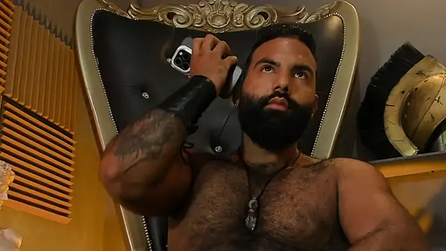 BeardAndrew live sex cam