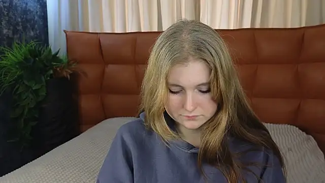 NightSaffron live sex cam