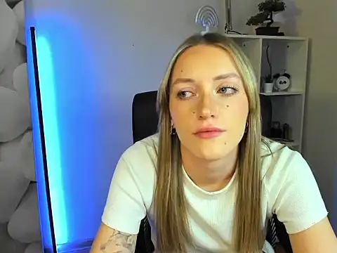 EvelynBlond live sex cam