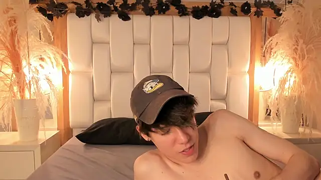 Daphne_And_Roger live sex cam