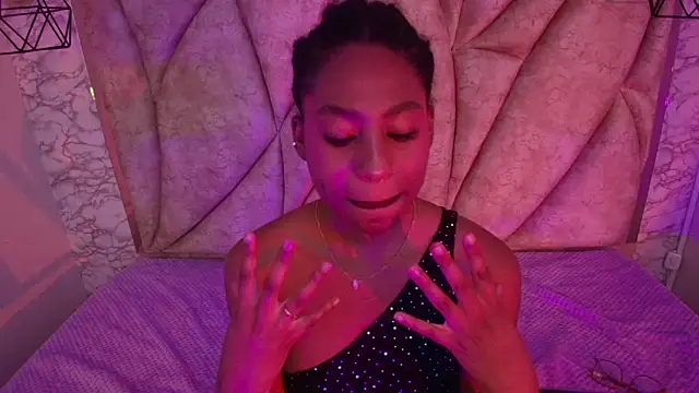 Queen_perla_ live sex cam