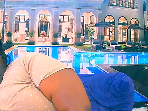 EbonyHotBuns live sex cam