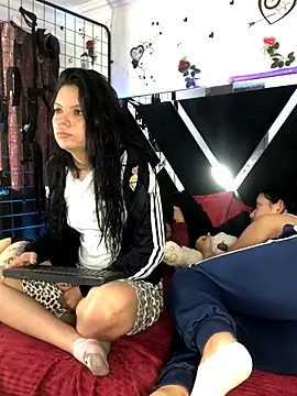 1lovelygirls live sex cam