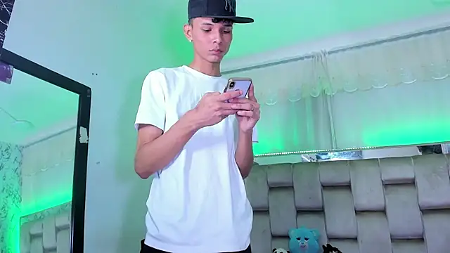 boyswantingplay live sex cam