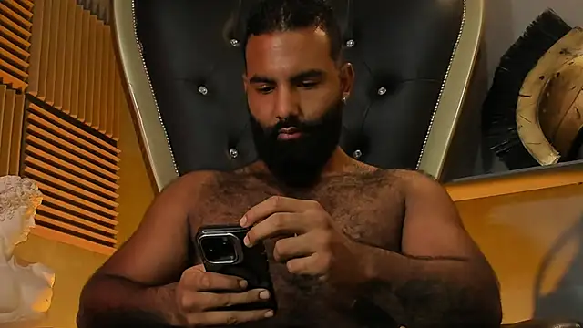 BeardAndrew live sex cam