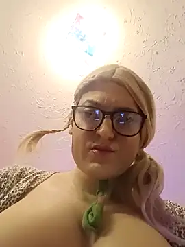 sissytrapdolly24 live sex cam