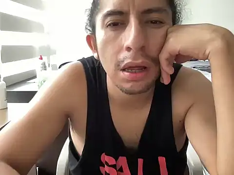 littlelatinhunter live sex cam