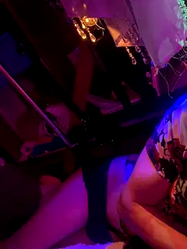 gurlnips live sex cam