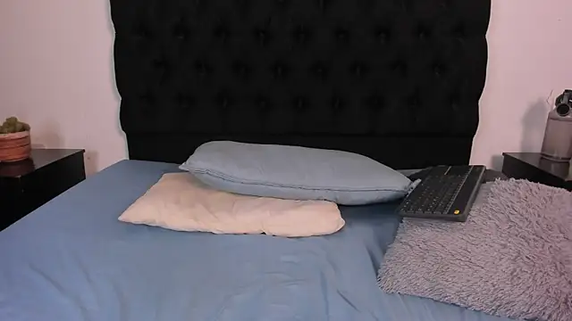 Lucio__Fox live sex cam