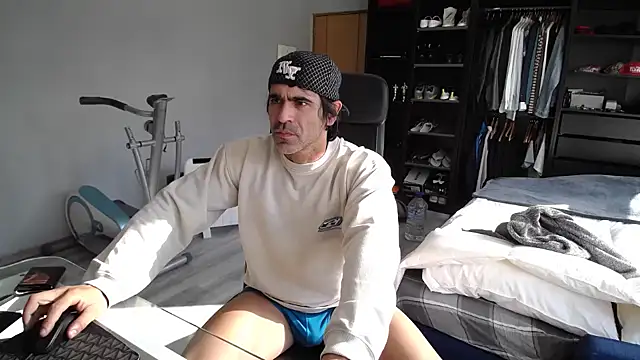 latinoo23bom live sex cam