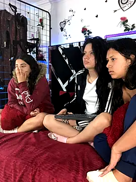 1lovelygirls live sex cam