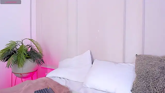 Mariapettit live sex cam