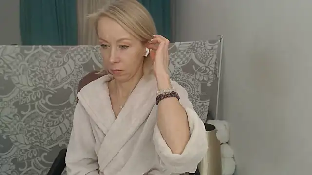 LuxuryNika live sex cam