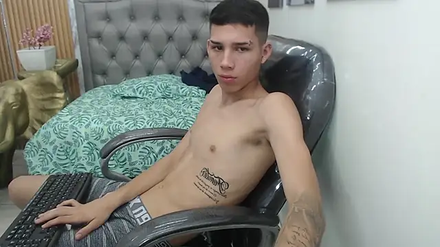 paul_ponce live sex cam