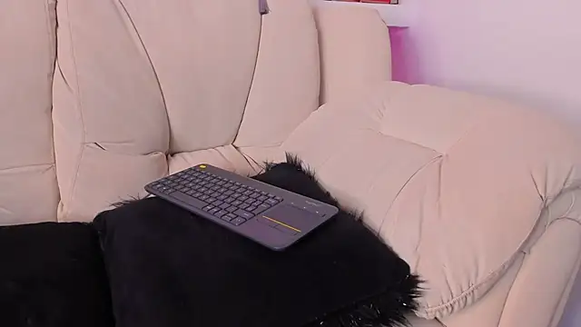 Radiant_Naomi live sex cam