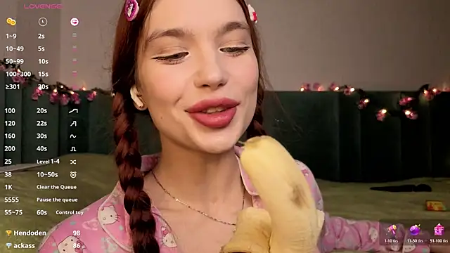 PrettyLilie live sex cam