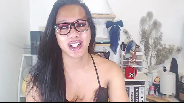 hugecockyurikaa live sex cam