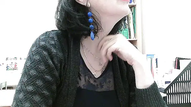 Viknika live sex cam