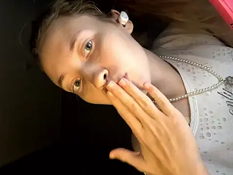 Holy_Poly live sex cam