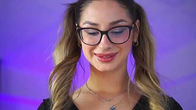 MaddieBryggs live sex cam