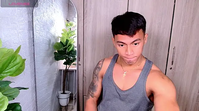 PinooyMilker live sex cam