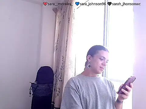 saara_johnson496 live sex cam