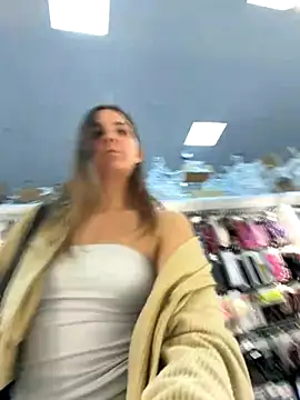 DoriDeluxe66 live sex cam