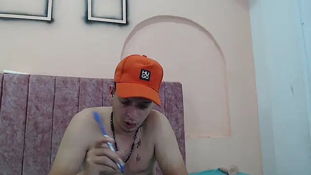 FerneyManti live sex cam