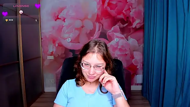 AngelinaLow live sex cam