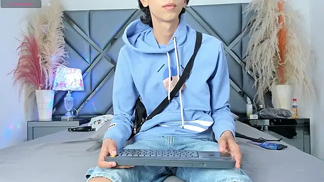 Milan_LewisS live sex cam