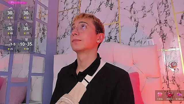 Naughty__Chriss live sex cam