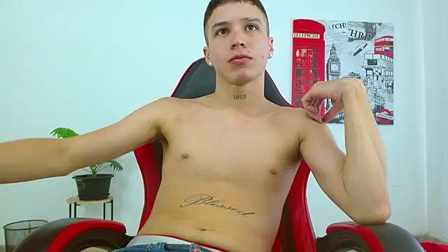 Cumandres18 live sex cam