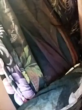 Ratri-Biswas live sex cam