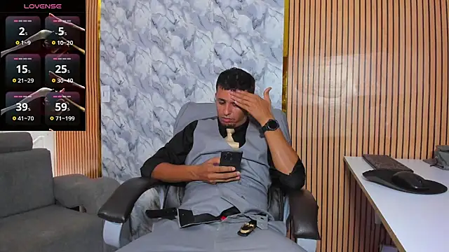 Hideintheoffice live sex cam