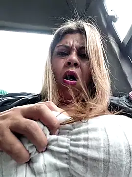 Laura-Hernandez live sex cam